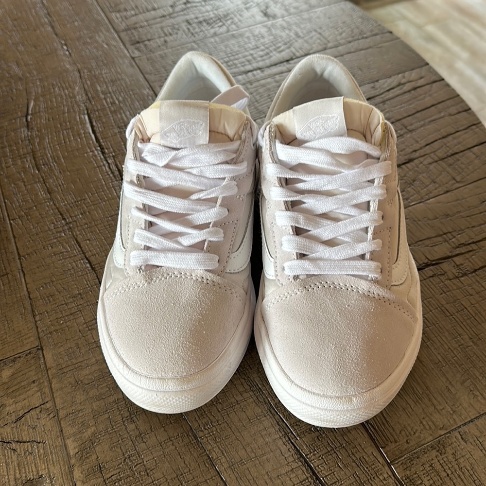 VANS OLD SKOOL OVERT CC SHOE.  women size 7.5 light grey worn once.